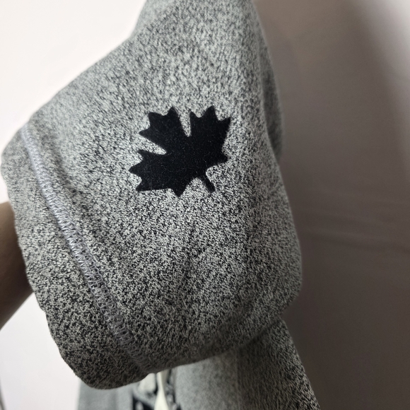 Roots Canada Beaver Logo Hoodie Gray Salt & Pepper Pullover Sweatshirt Medium - Picture 5 of 7